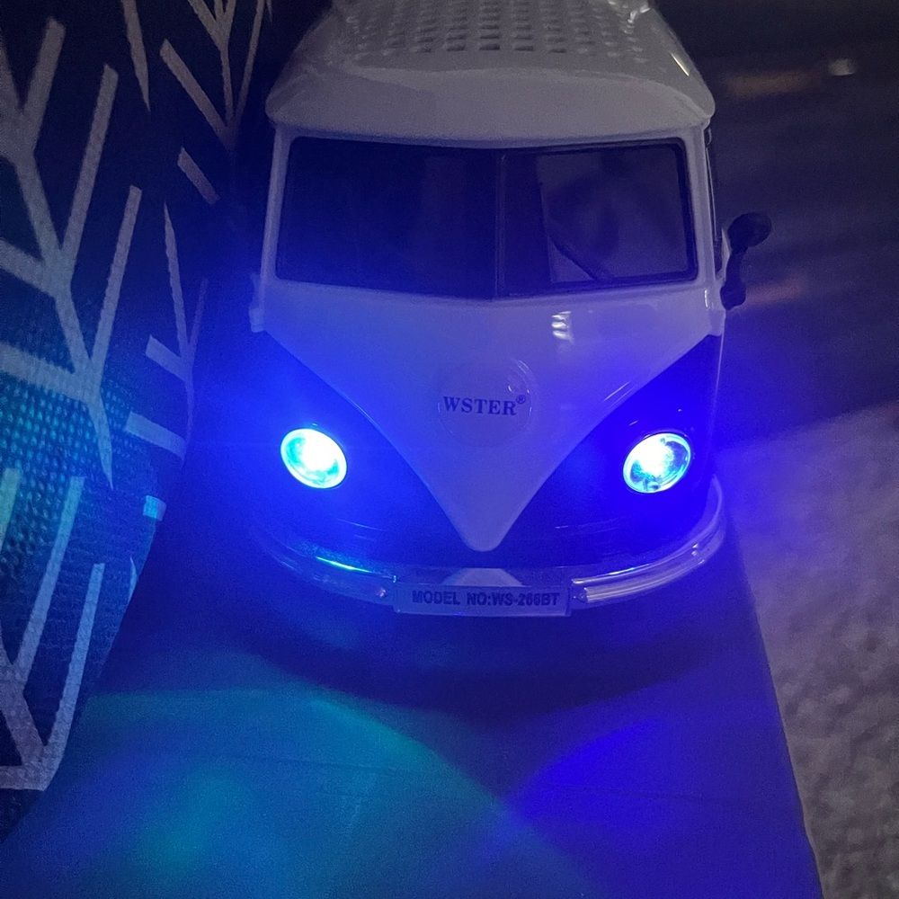 WSTER Retro Van Bluetooth Speaker - White & Black